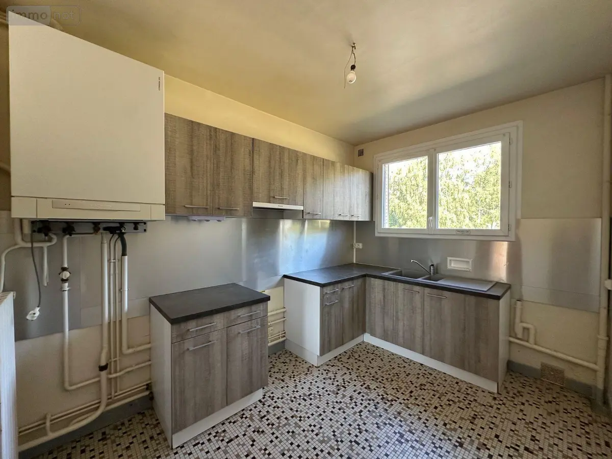 Location appartement Ussel 19200 Corrèze 19 70 m2 3 pièces 590 euros UL 118 001