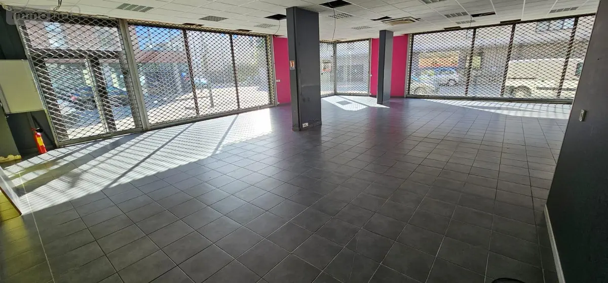 Fonds et murs commerciaux a vendre Dunkerque 59140 Nord 59 266 m2 330000 euros S5221 001
