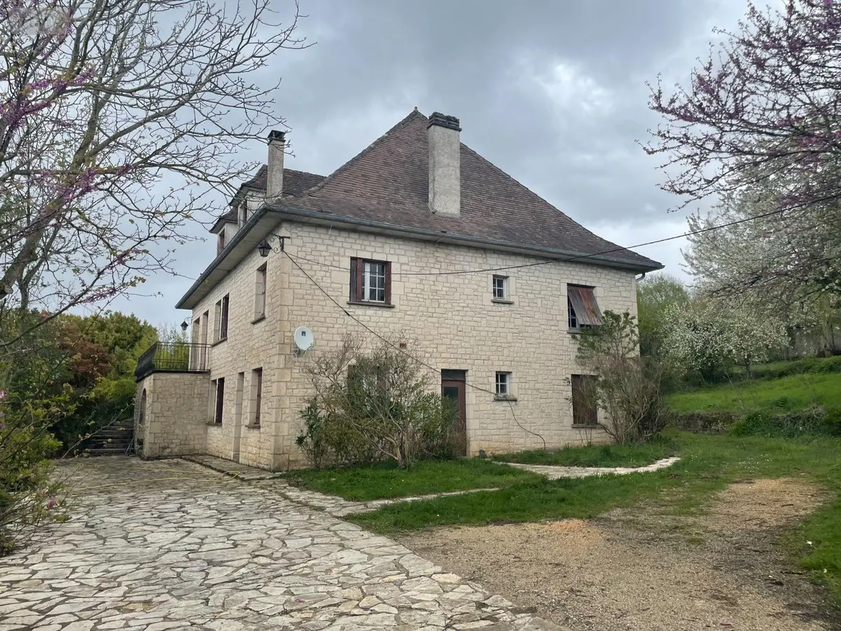 Maison a vendre Lacapelle-Marival 46120 Lot 46 300 m2 9 pièces 204800 euros 46030/MAIS/463 001