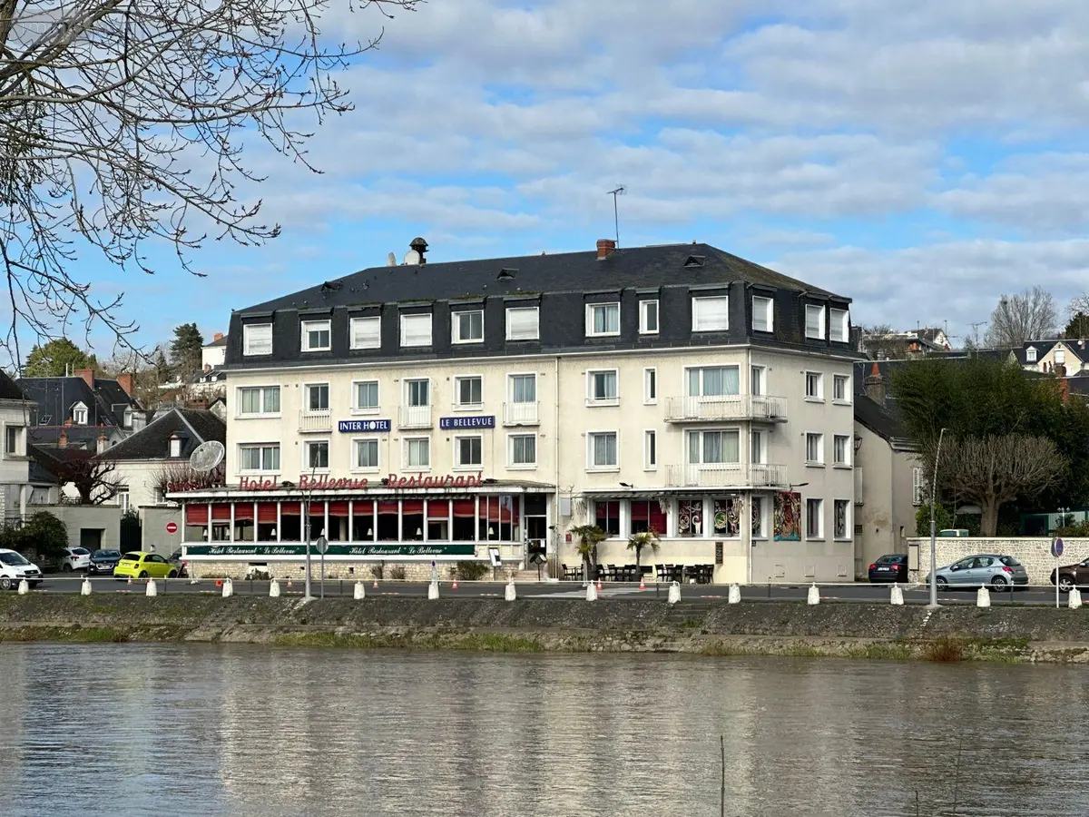 Fonds et murs commerciaux a vendre Montrichard Val de Cher 41400 Loir-et-Cher 41 1029 m2 37 pièces 834517 euros 12101/1262 001