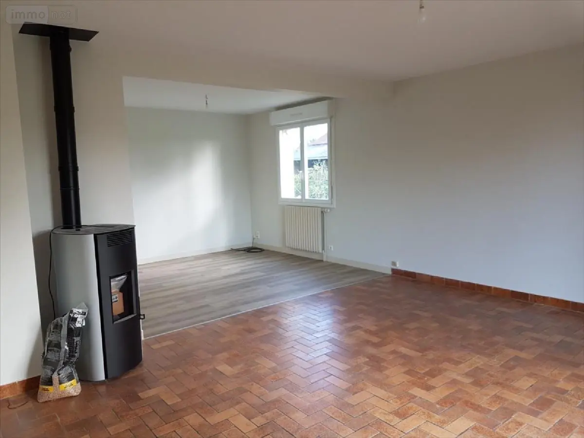 Location maison Val-d'Izé 35450 Ille-et-Vilaine 35 142 m2 6 pièces 880 euros 131/1478 001