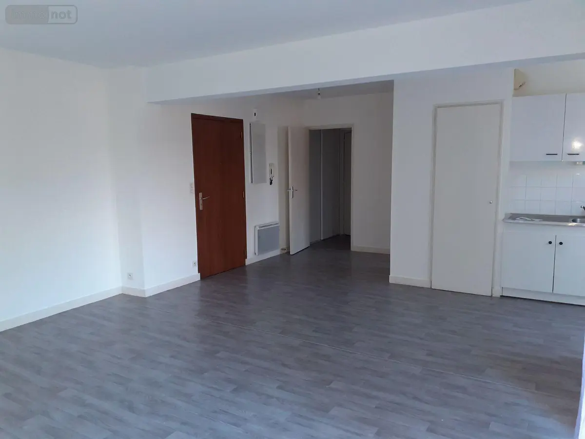 Location appartement Vitré 35500 Ille-et-Vilaine 35 52 m2 2 pièces 615 euros 131/1259 001
