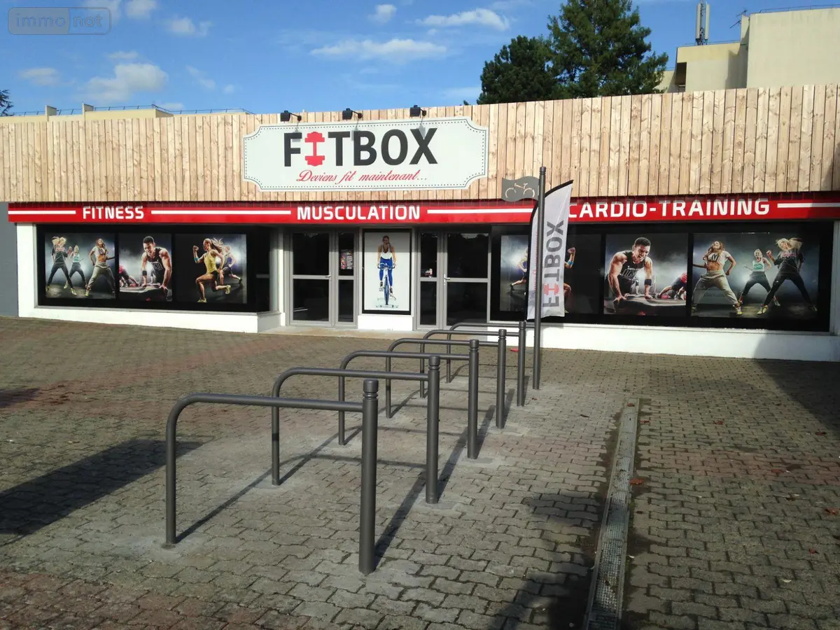 Fonds et murs commerciaux a vendre Chemillé-en-Anjou 49120 Maine-et-Loire 49 462 m2 6 pièces 341550 euros 49062/757 001