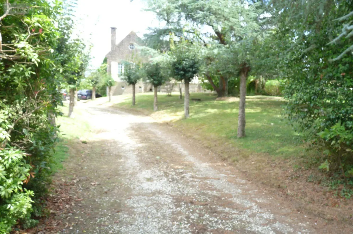 Propriete a vendre Moulay 53100 Mayenne 53 226 m2 11 pièces 280800 euros 53075/FC21 001