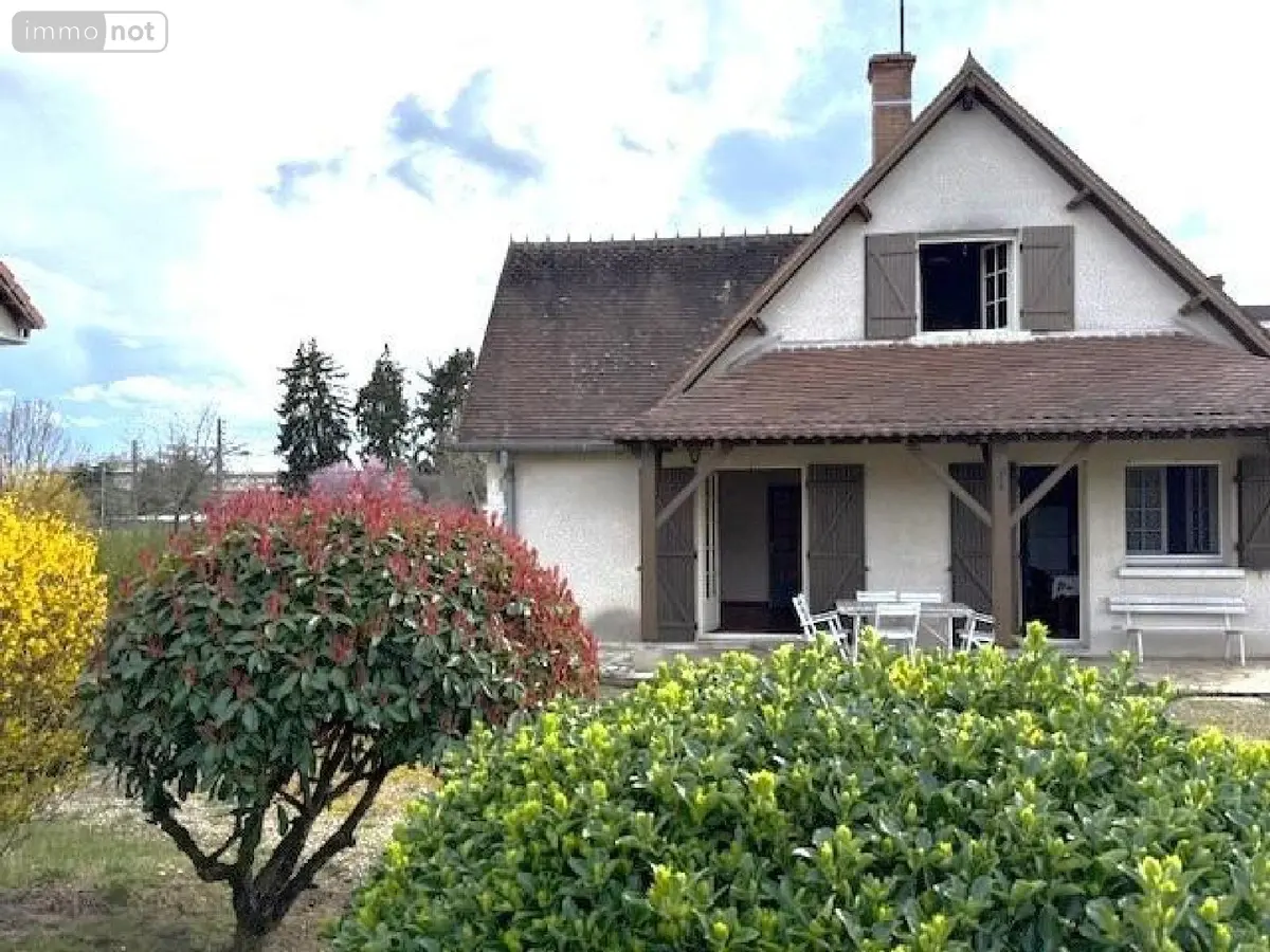 Maison a vendre Saint-Amand-Montrond 18200 Cher 18 135 m2 7 pièces 179850 euros 25042 001
