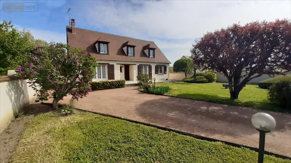 Maison a vendre Saint-Amand-Montrond 18200 Cher 18 173 m2 6 pièces 214526 euros 1047800LA 001