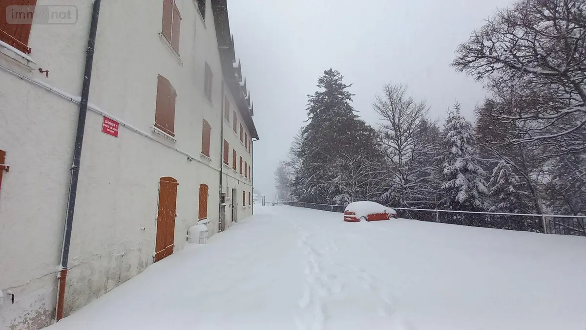 Appartement a vendre Murat 15300 Cantal 15 18 m2 42000 euros FG/2473 001