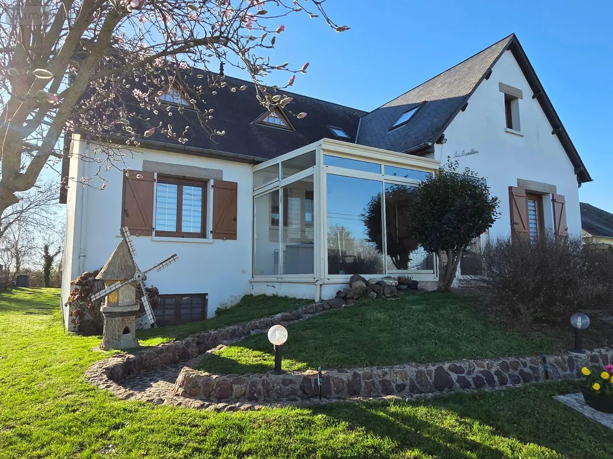 Maison a vendre Ambrières-les-Vallées 53300 Mayenne 53 148 m2 8 pièces 187200 euros 53075DLS26001 001