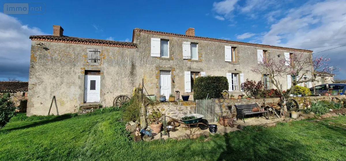 Propriete a vendre Sainte-Gemme 79330 Deux-Sèvres 79 286 m2 8 pièces 299000 euros 79079-50 001