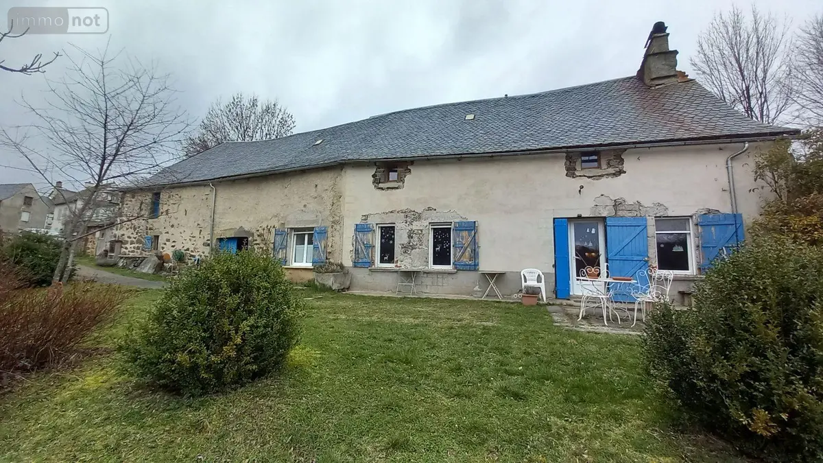 Maison a vendre Vèze 15160 Cantal 15 188 m2 169700 euros FG/2500 001