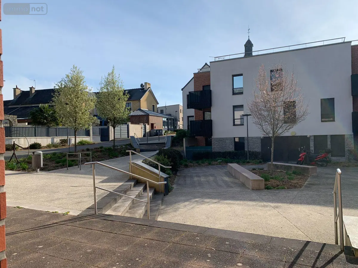 Location fonds et murs commerciaux Saint-Gilles 35590 Ille-et-Vilaine 35 47 m2 2 pièces 735 euros 050/138 001