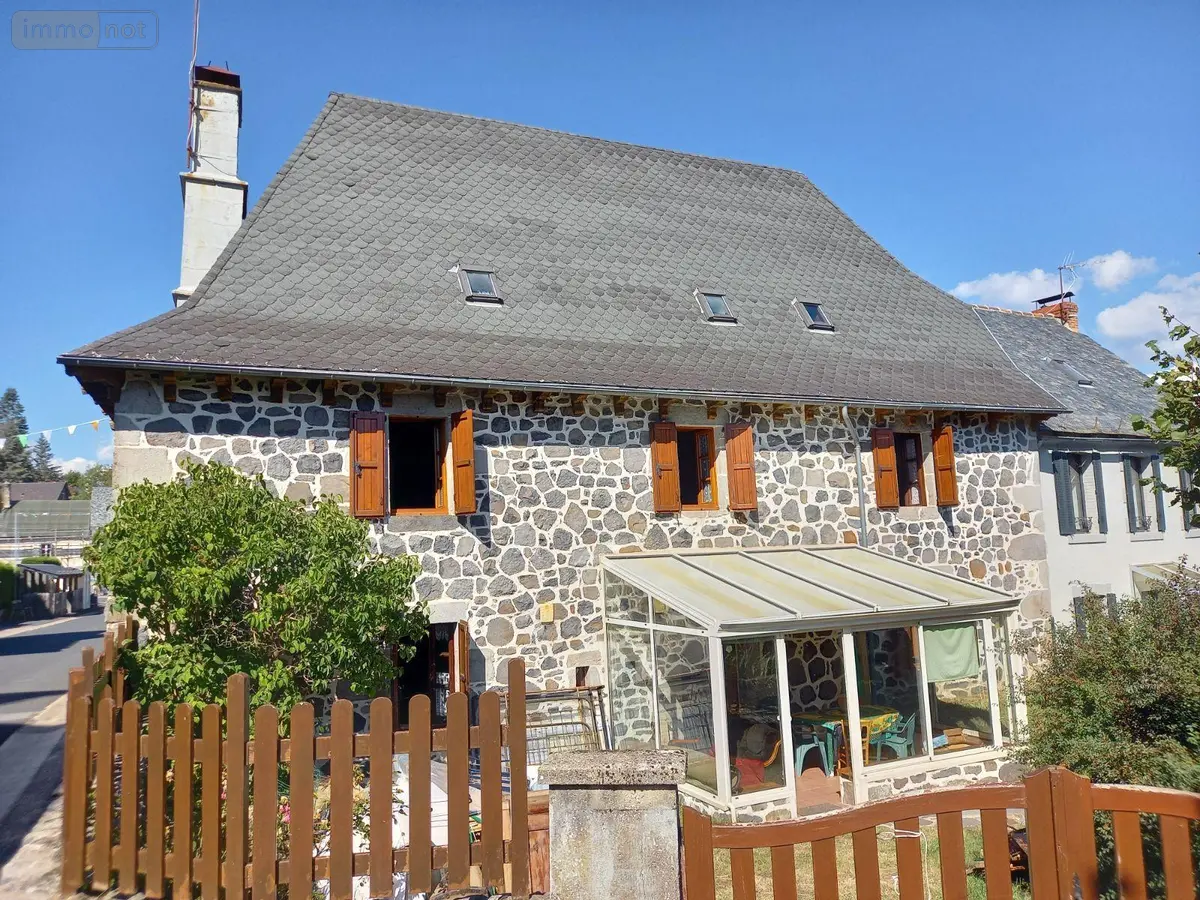 Maison a vendre Lacapelle-Barrès 15230 Cantal 15 145 m2 127200 euros MG/2504 001