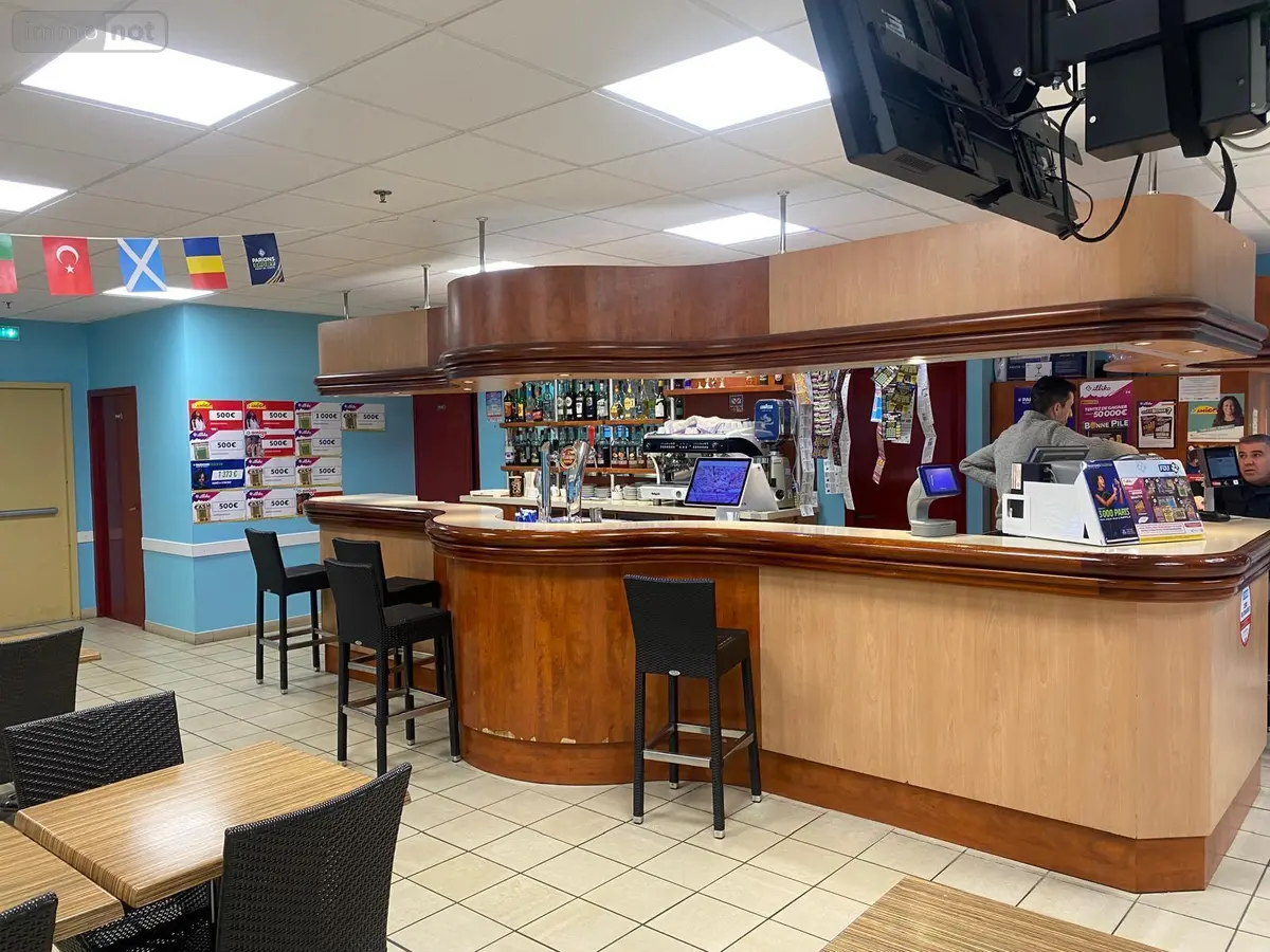 Location fonds et murs commerciaux Mâcon 71000 Saône-et-Loire 71 119 m2 1920 euros MU 61 BIS 001