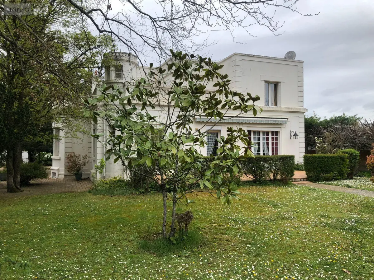Maison a vendre Issoudun 36100 Indre 36 238 m2 10 pièces 471600 euros 11813/1518 001