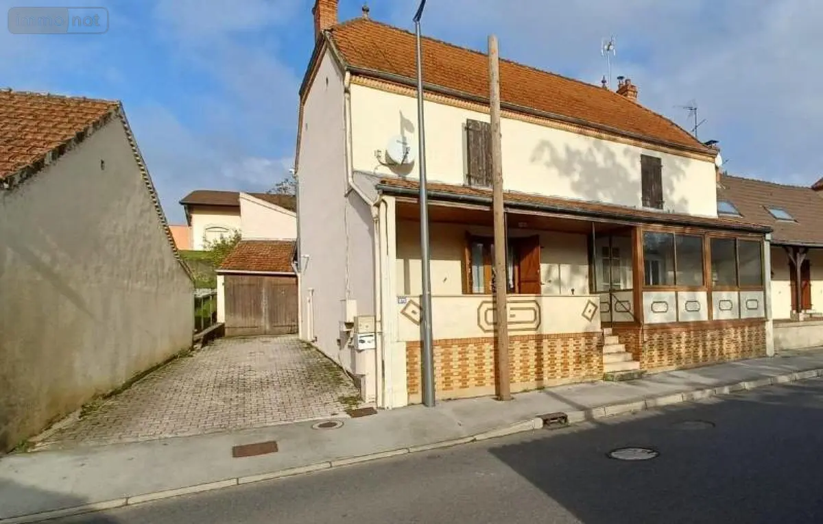 Immeuble de rapport a vendre Branges 71500 Saône-et-Loire 71 150 m2 131750 euros YM 85 001