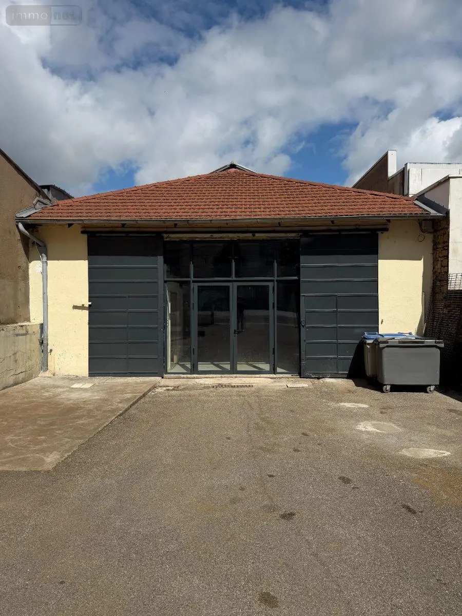 Location fonds et murs commerciaux Mâcon 71000 Saône-et-Loire 71 288 m2 2000 euros LC 511 001