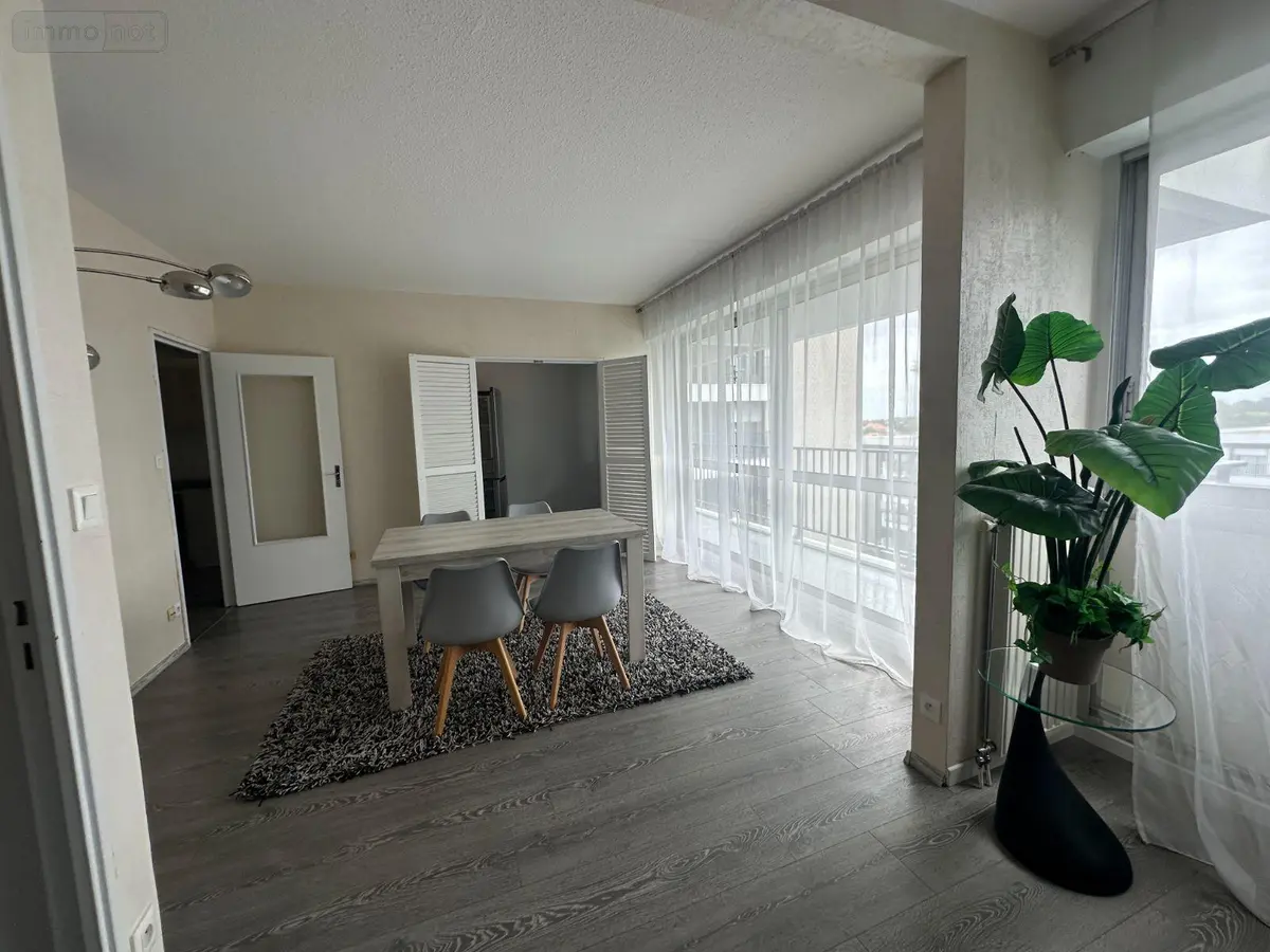 Location appartement Mérignac 33700 Gironde 33 60 m2 3 pièces 860 euros 147/851 001