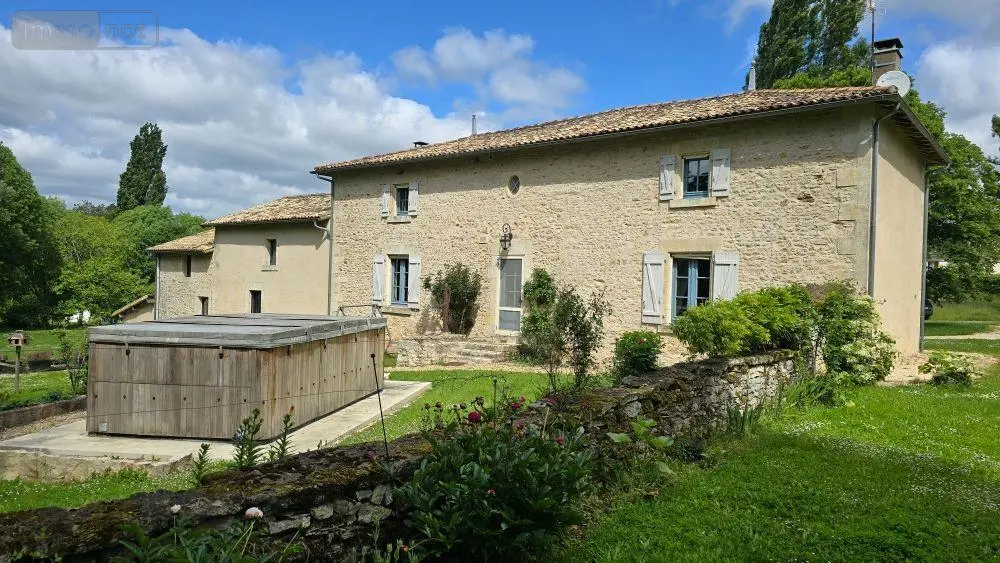 Propriete a vendre La Mothe-Saint-Héray 79800 Deux-Sèvres 79 175 m2 5 pièces 394500 euros 13026 001
