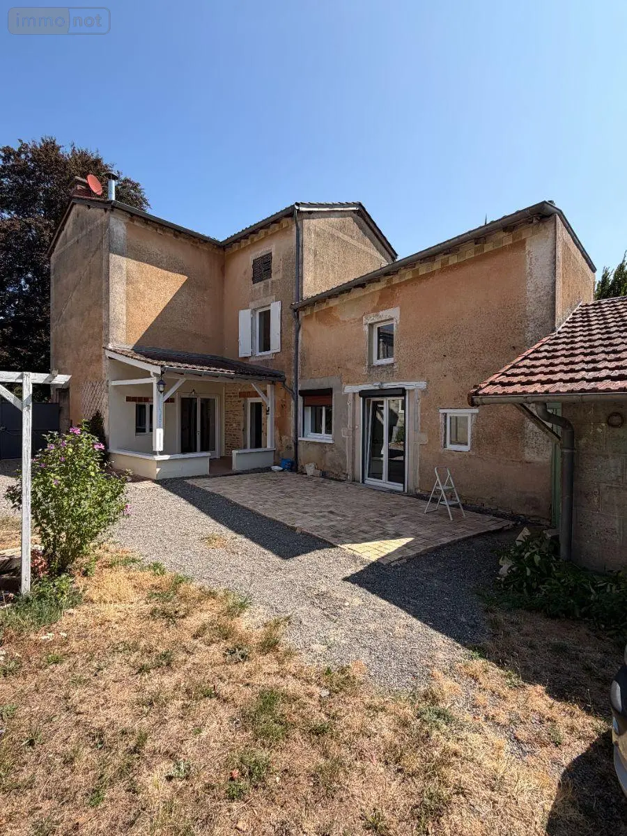 Location maison Azé 71260 Saône-et-Loire 71 110 m2 2 pièces 970 euros LC 513 001