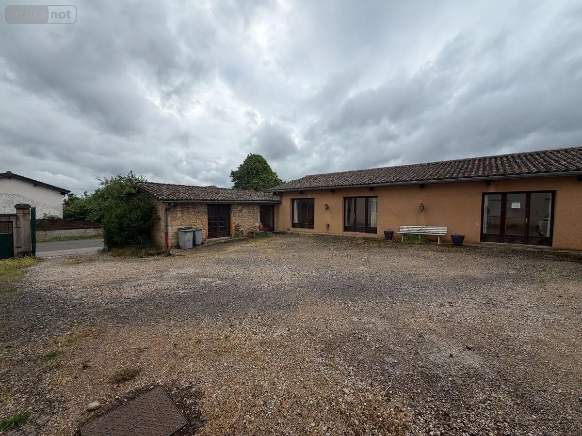 Location fonds et murs commerciaux Crêches-sur-Saône 71680 Saône-et-Loire 71 129 m2 3 pièces 1080 euros LC 515 001