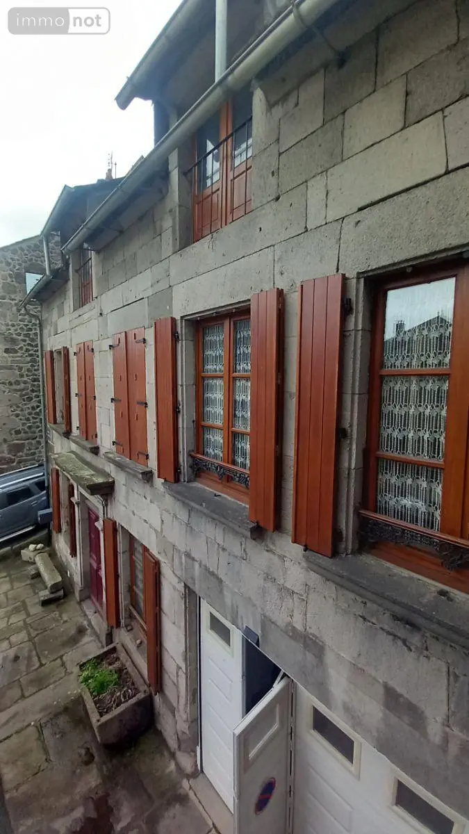 Immeuble de rapport a vendre Murat 15300 Cantal 15 200 m2 279000 euros FG/2572 001