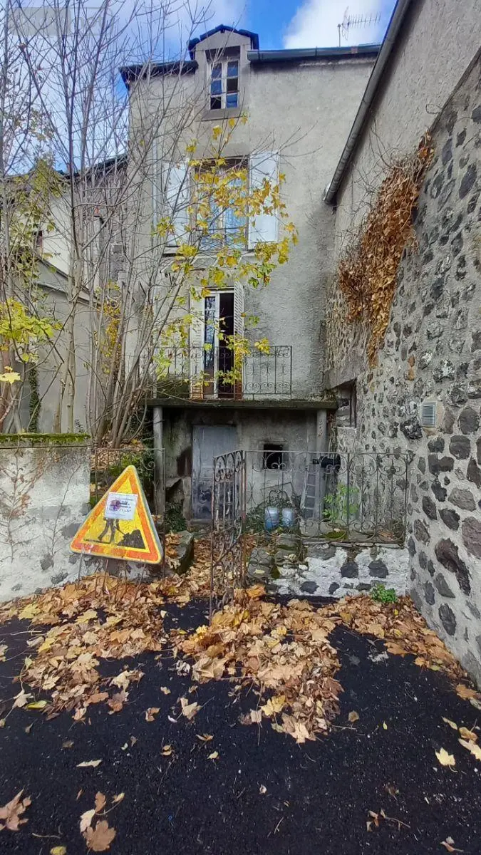 Immeuble de rapport a vendre Murat 15300 Cantal 15 80 m2 18000 euros FG/2582 001