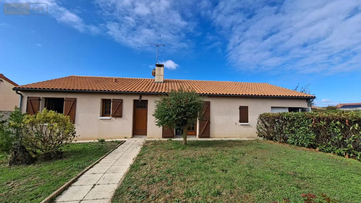 Maison a vendre Nueil-les-Aubiers 79250 Deux-Sèvres 79 89 m2 4 pièces 168800 euros AGM 103* 001