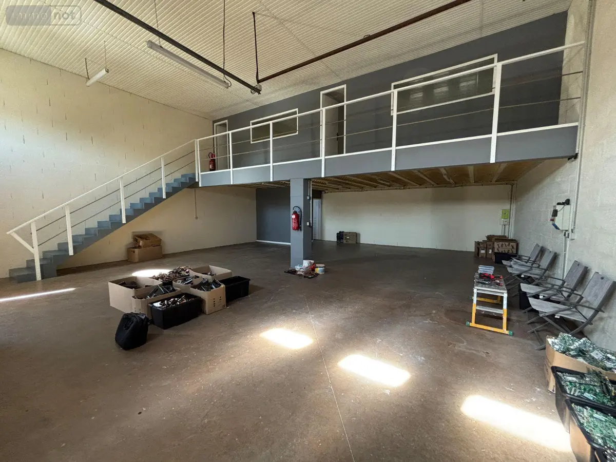 Fonds et murs commerciaux a vendre Parempuyre 33290 Gironde 33 169 m2 4 pièces 219350 euros 032/1720 001