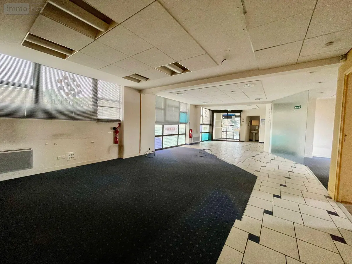 Location fonds et murs commerciaux Lannion 22300 Côtes-d'Armor 22 300 m2 3917 euros ROS LOC 001