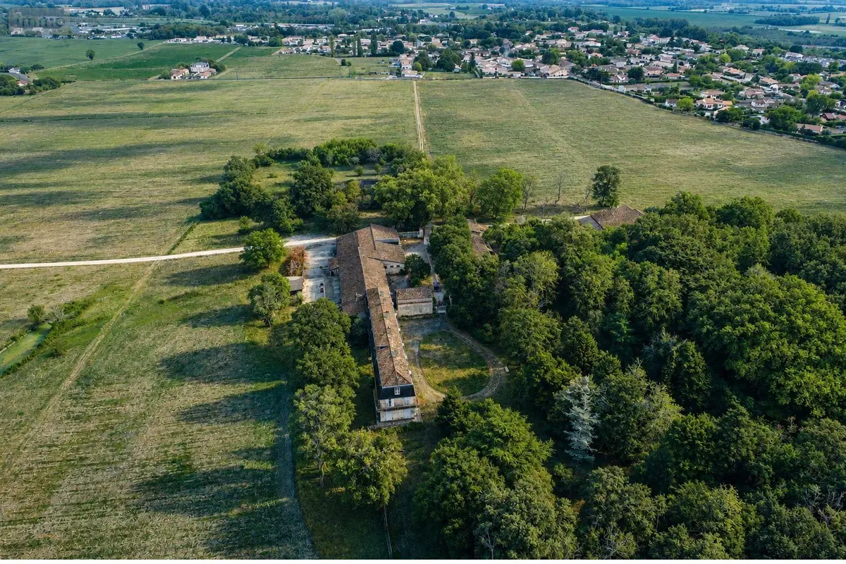 Propriete a vendre Cubzac-les-Ponts 33240 Gironde 33 3840 m2 30 pièces 0 euros 33003/4 001
