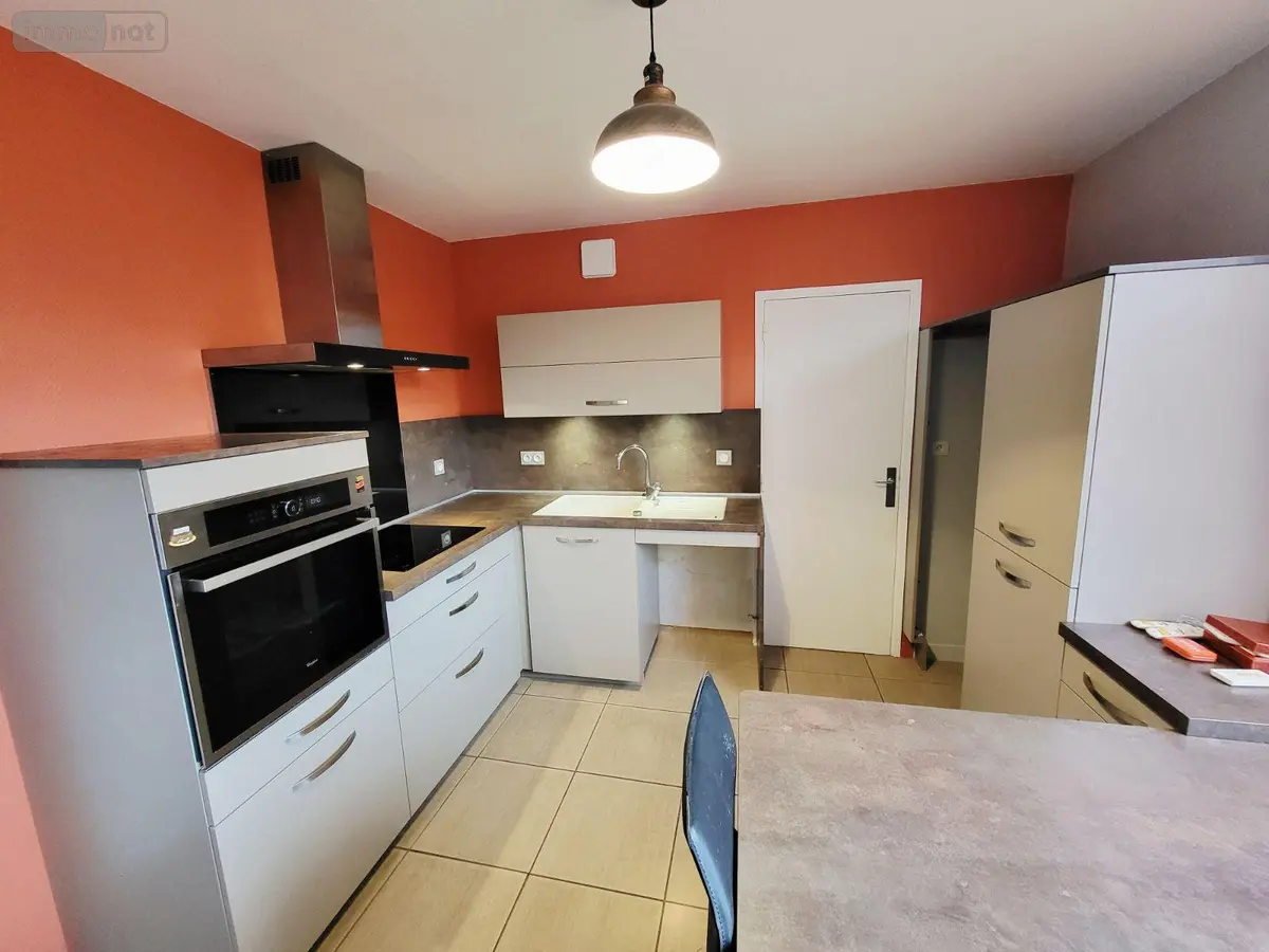 Location appartement Ussel 19200 Corrèze 19 88 m2 3 pièces 875 euros UL 170 001