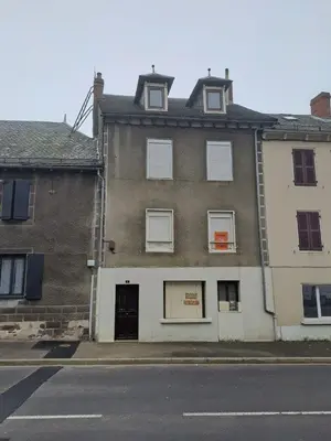 Immeuble de rapport a vendre Saint-Georges 15100 Cantal 15 161 m2 11 pièces 59360 euros 044/1095 001