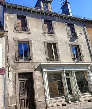 Immeuble de rapport a vendre Condat 15190 Cantal 15 173 m2 11 pièces 59900 euros 044/1236 001
