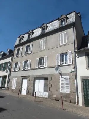 Immeuble de rapport a vendre Condat 15190 Cantal 15 80 m2 10 pièces 68900 euros 044/42 001