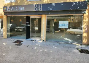 Fonds et murs commerciaux a vendre Saint-Paul-Trois-Châteaux 26130 Drôme 26 163 m2 199500 euros 26060-869 001