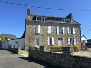 Immeuble de rapport a vendre Saint-Agathon 22200 Côtes-d'Armor 22 194 m2 365600 euros 22064-1161 001