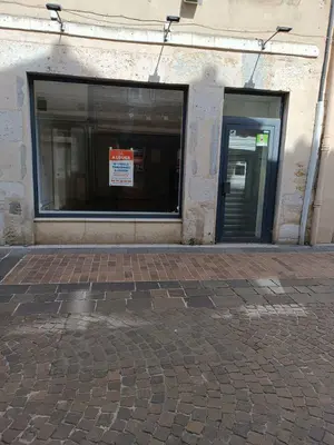Location fonds et murs commerciaux Bourg-en-Bresse 01000 Ain 01 80 m2 720 euros 01083-L156 001
