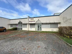 Fonds et murs commerciaux a vendre Segré-en-Anjou Bleu 49500 Maine-et-Loire 49 196 m2 230560 euros 49098-1359 001