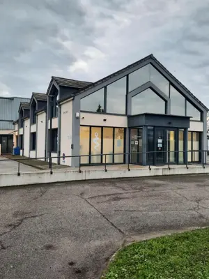 Location fonds et murs commerciaux Dole 39100 Jura 39 19 m2 920 euros 39033-L511 001