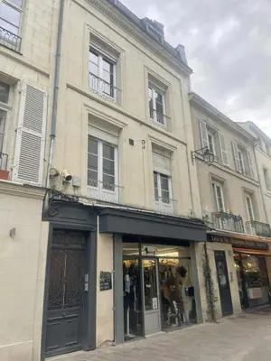 Fonds et murs commerciaux a vendre Saumur 49400 Maine-et-Loire 49 109 m2 5 pièces 84800 euros 49075-784 001