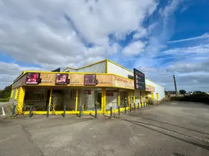 Fonds et murs commerciaux a vendre Pluméliau-Bieuzy 56930 Morbihan 56 1540 m2 8 pièces 310800 euros LR9 001