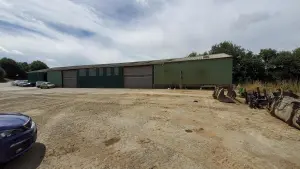 Garage et parking a vendre Saint-Hernin 29270 Finistère 29 1365 m2 273000 euros 29066-3778 001