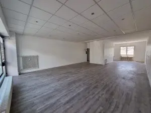 Location fonds et murs commerciaux Saint-Genis-Pouilly 01630 Ain 01 100 m2 2250 euros 01047-L22 001