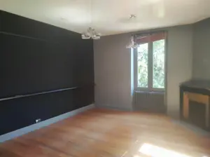 Location fonds et murs commerciaux Bourg-en-Bresse 01000 Ain 01 62 m2 3 pièces 655 euros BUREAU A LOUER 1er étage 001