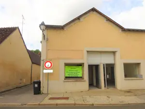 Location fonds et murs commerciaux Nogent-le-Rotrou 28400 Eure-et-Loir 28 136 m2 3 pièces 680 euros LOC NOG 910 001