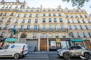 Appartement a vendre Paris 8e Arrondissement 75008 Paris 75 93 m2 3 pièces 987920 euros 3 PIECES + SERVICE  BD BATIGNOLLES  001