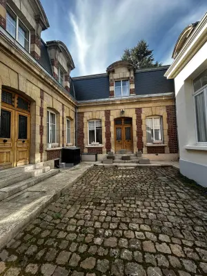 Propriete a vendre Péronne 80200 Somme 80 296 m2 11 pièces 425360 euros L0200 001