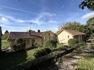Immeuble de rapport a vendre Gorses 46210 Lot 46 273 m2 12 pièces 199700 euros 26.008 001