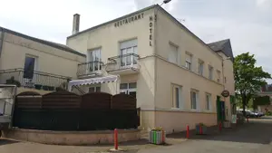 Fonds et murs commerciaux a vendre Villaines-la-Juhel 53700 Mayenne 53 240 m2 14 pièces 167380 euros 2585 001
