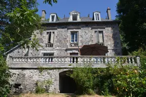 Maison a vendre Vèze 15160 Cantal 15 326 m2 249000 euros FG/2574 001